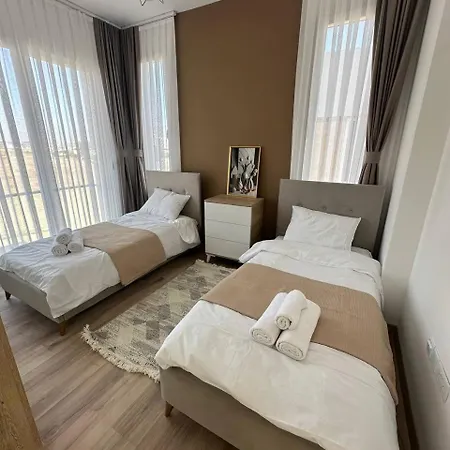 In Four Seasons 2 Apartment