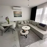 In Four Seasons 2 Apartment
