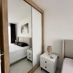 Apartment In Four Seasons 2