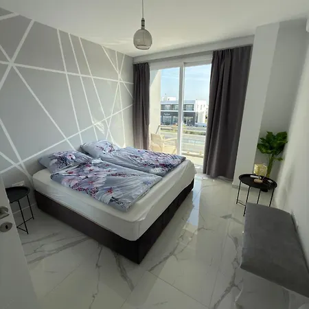 Appartement In Four Seasons 2